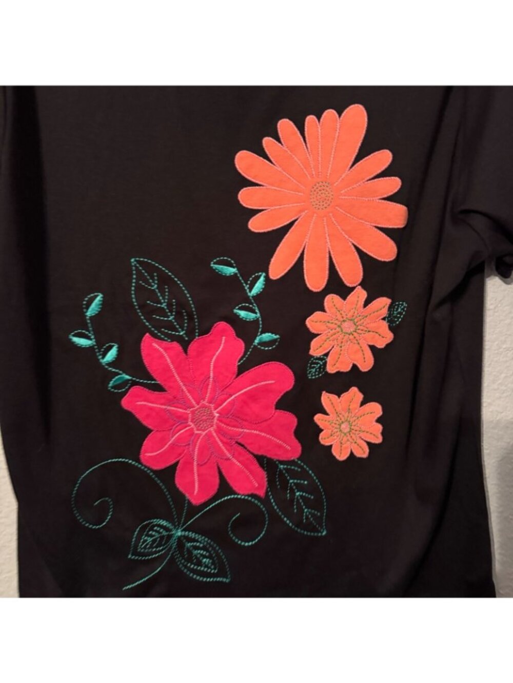 Once & Again Womens Black V-Neck Floral Embroidered T-Shirt Sz L Cotton/Polyeste - Picture 5 of 12